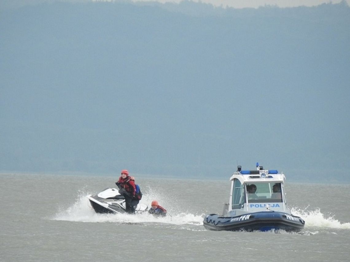 Policja przypomina o bezpieczeństwie nad wodą.