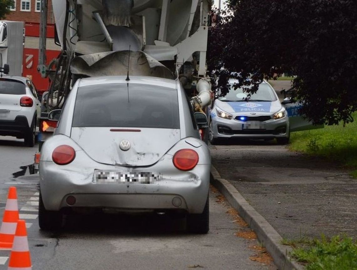 Policjanci pracowali na miejscu wypadku 3 pojazdów w Malborku