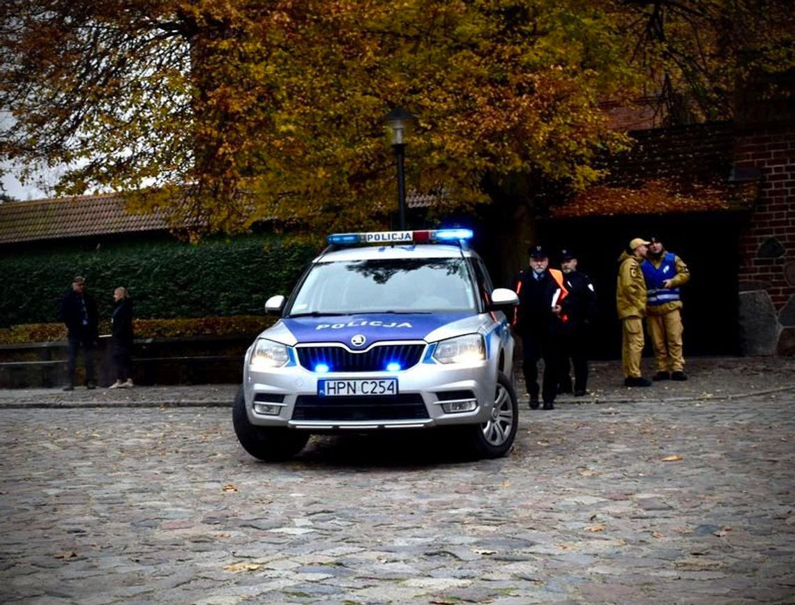 POLICJANCI UCZESTNICZYLI W ĆWICZENIACH NA TERENIE MUZEUM ZAMKOWEGO W MALBORKU