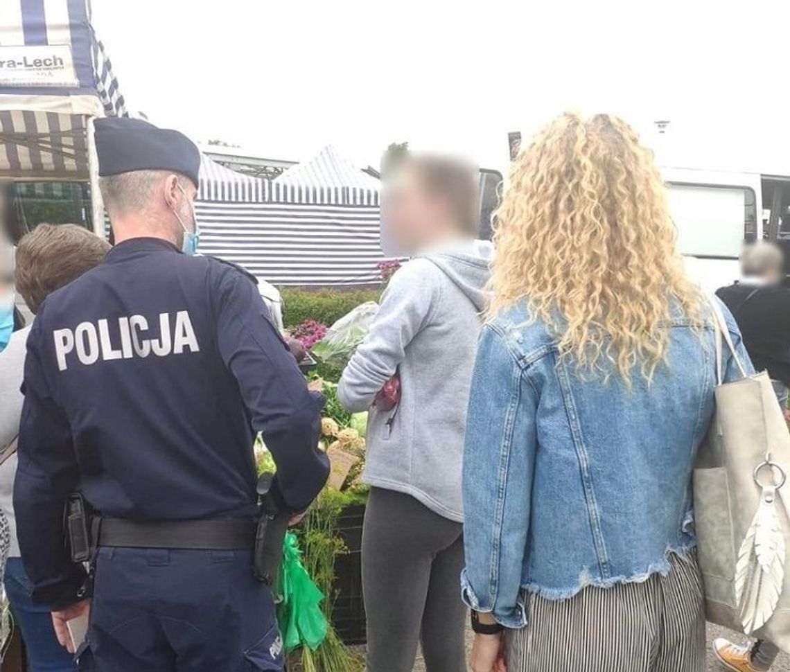 Policjanci walczą z rozprzestrzenianiem się koronawirusa