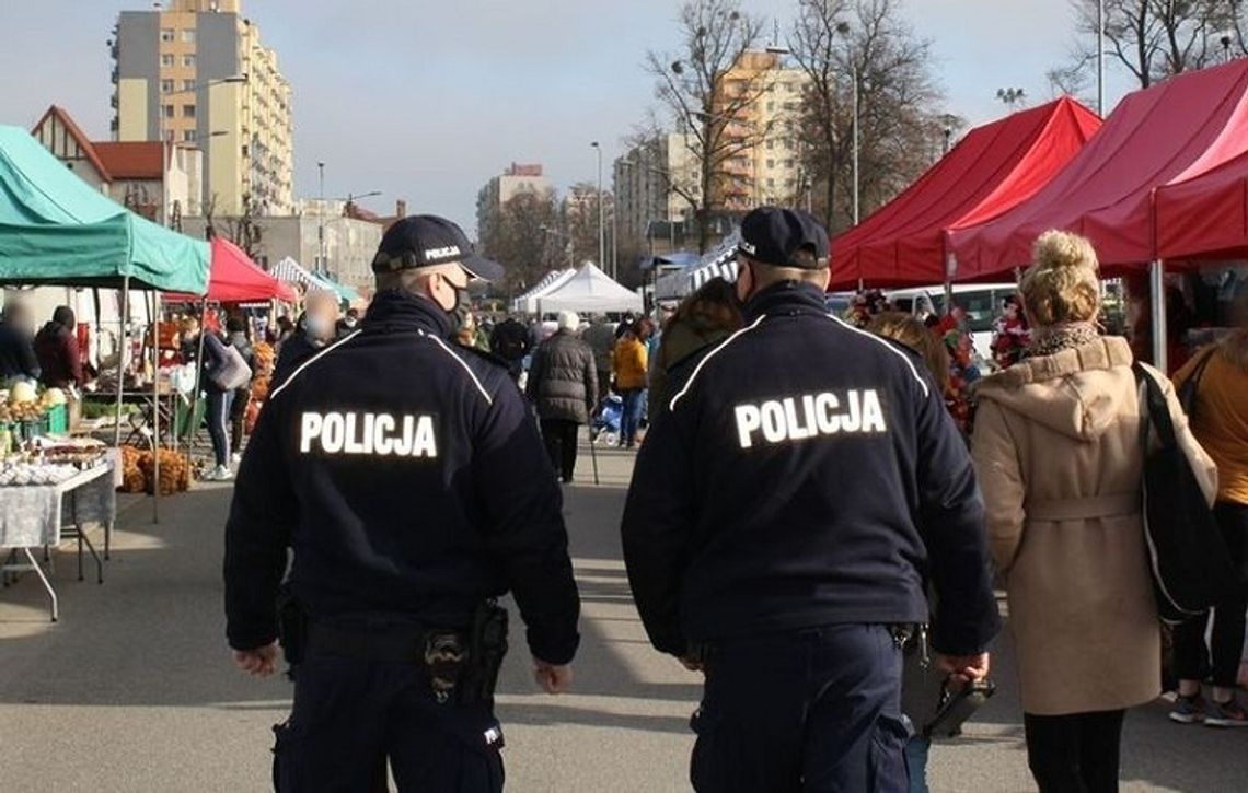 Policjanci wraz z SANEPIDEM kontrolowali malborskie targowisko