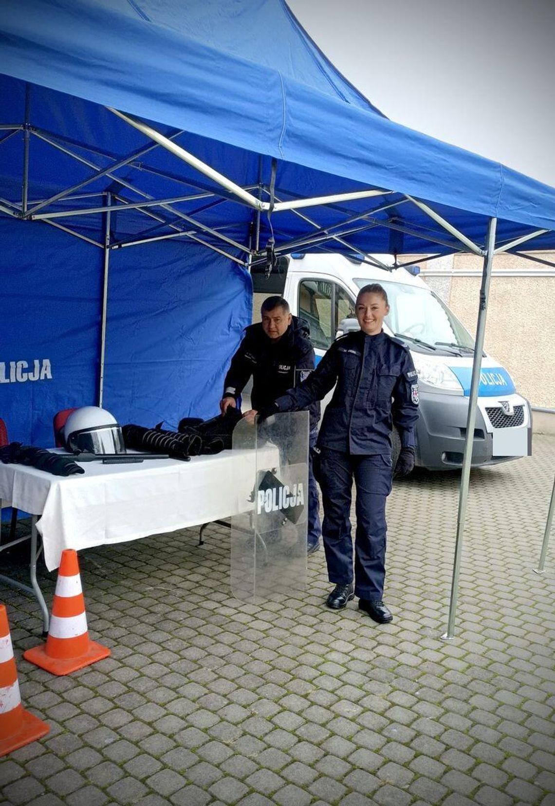 Policjanci z Komendy Powiatowej Policji w Malborku promowali bezpieczeństwo i zawód policjanta na pikniku.