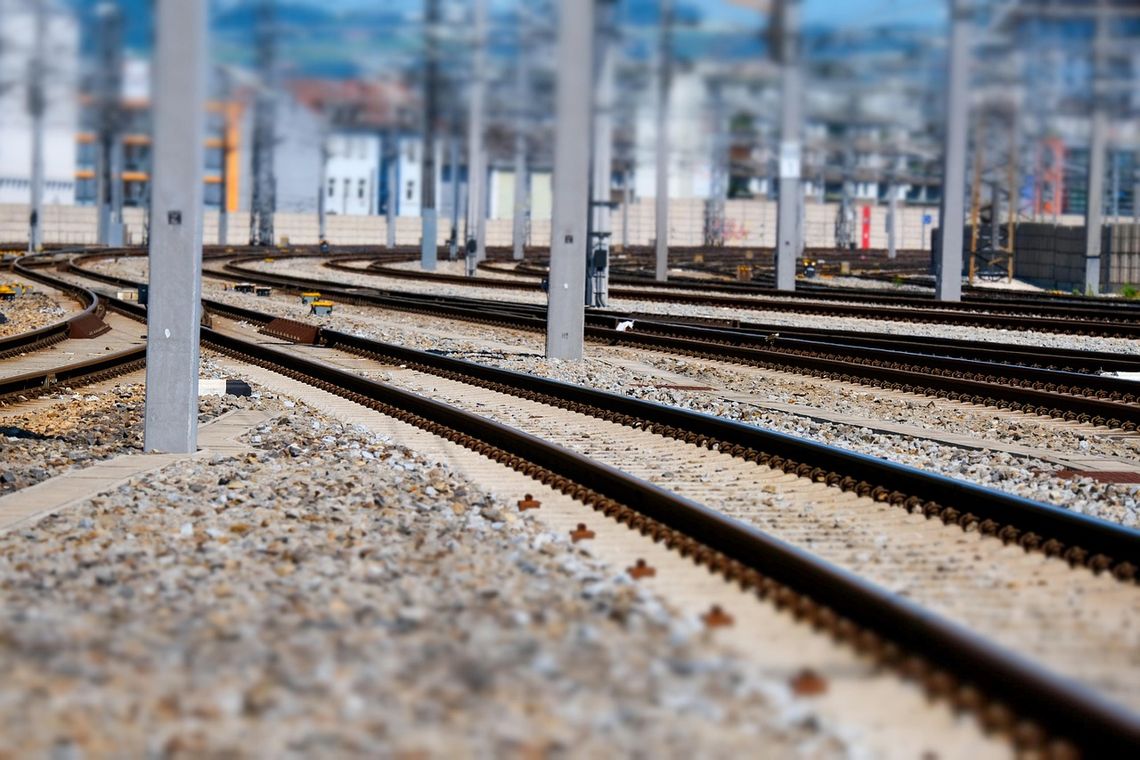 Pomorskie kolejowe zmiany w wakacje 2025: miliardy złotych na modernizację i elektryfikację tras