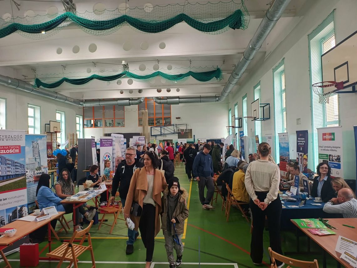 🎧Posłuchaj: 20. Powiatowe Targi Pracy w Malborku przyciągnęły tłumy zainteresowanych.