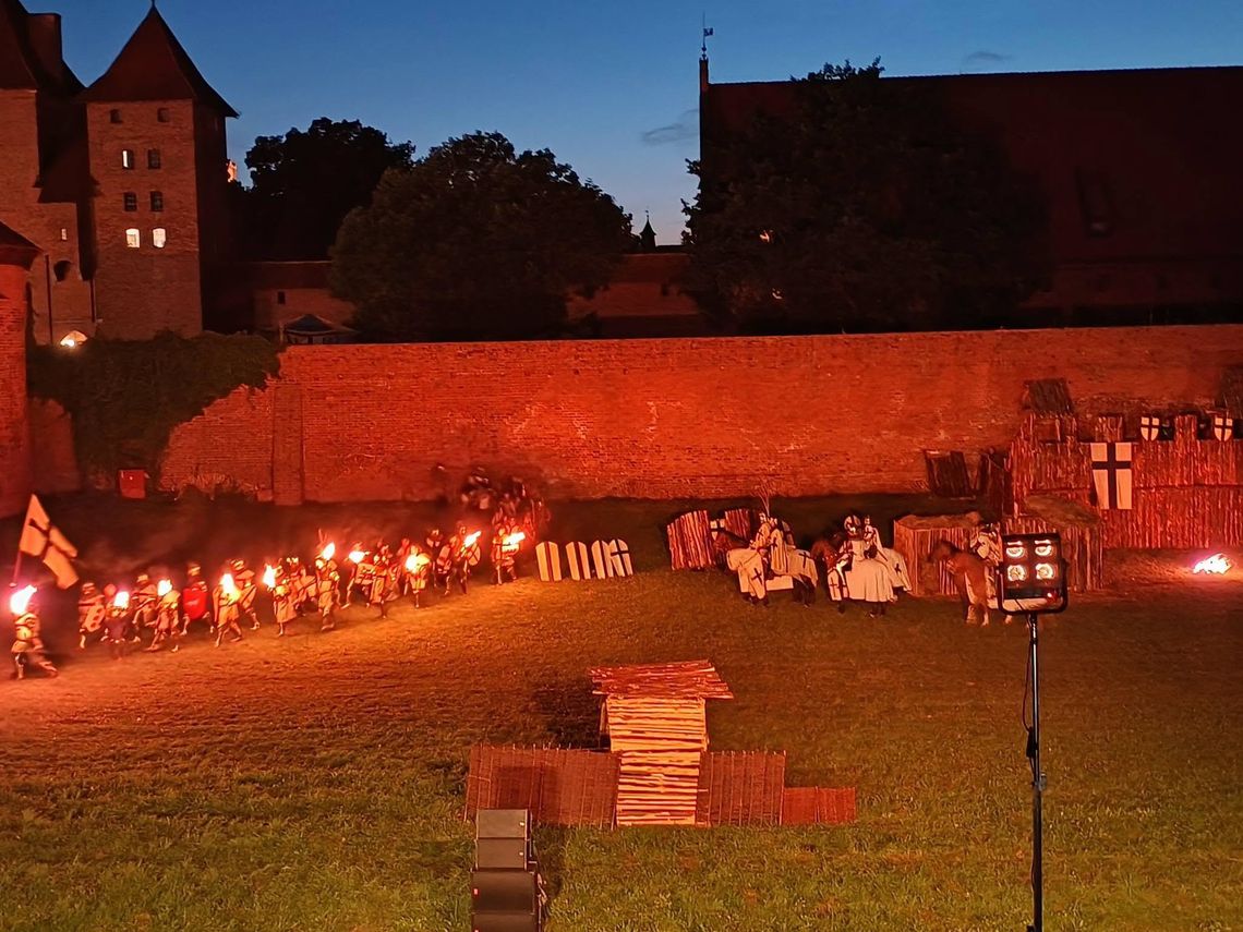 🎧Posłuchaj: 25. Festiwal Kultury Średniowiecznej przeszedł do historii. Widowiskowe „Oblężenie Malborka 1410” zachwyciło publiczność. 🎧Posłuchaj: 25. Festiwal Kultury Średniowiecznej przeszedł do historii. Widowiskowe „Oblężenie Malborka 1410” zachwyciło publiczność.