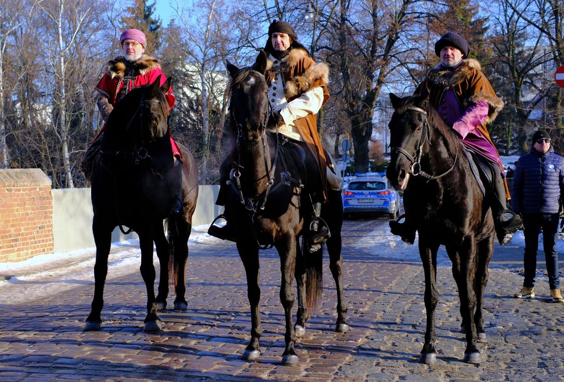 🎧Posłuchaj: Barwna tradycja znów połączyła Malbork. Orszak Trzech Króli przeszedł ulicami miasta.