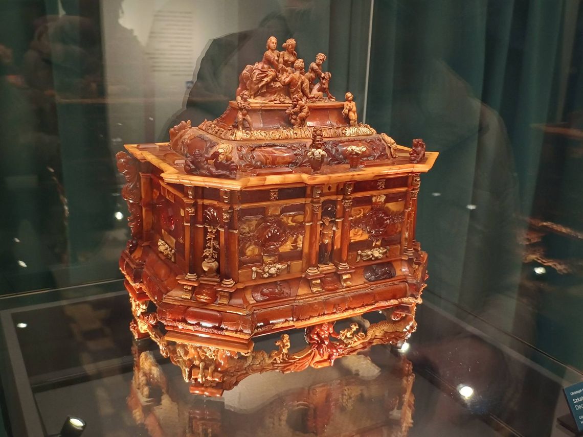 🎧Posłuchaj: Bursztynnik. Mistrz dawniej i dziś. Czasowa wystawa w Muzeum Zamkowym w Malborku.