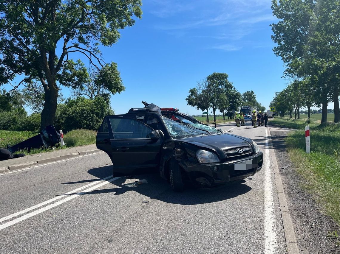 馃帶Pos艂uchaj: Gro藕ne zderzenie na krajowej 22! Dwie osoby poszkodowane. 馃帶Pos艂uchaj: Gro藕ne zderzenie na krajowej 22! Dwie osoby poszkodowane.