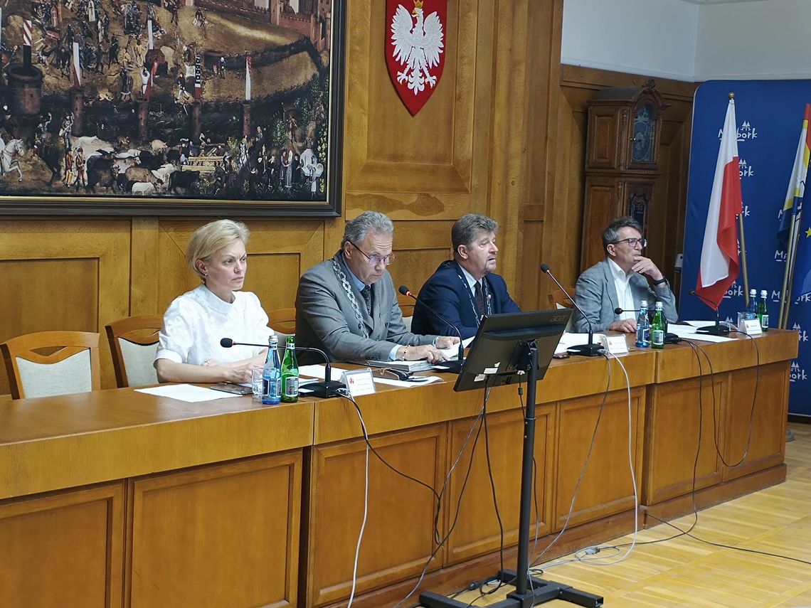 🎧Posłuchaj: Jednogłośna decyzja Rady Miasta. Ruszą prace nad zmianą planu dla ul. Targowej. 🎧Posłuchaj: Jednogłośna decyzja Rady Miasta. Ruszą prace nad zmianą planu dla ul. Targowej.