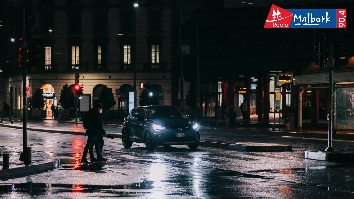 🎧Posłuchaj: Jesień na drodze – bądź widoczny, bądź bezpieczny!