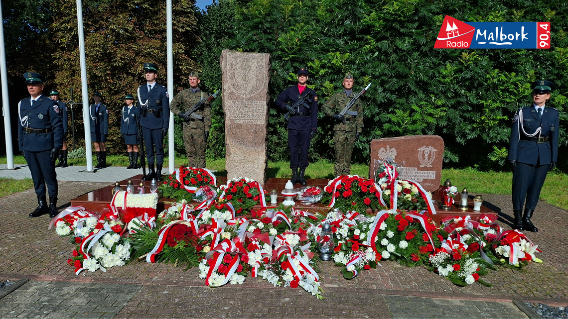 🎧Posłuchaj: Kałdowo malborskie w Centrum Pamięci – Hołd dla tych, co pierwsi stawili czoła wrogowi.