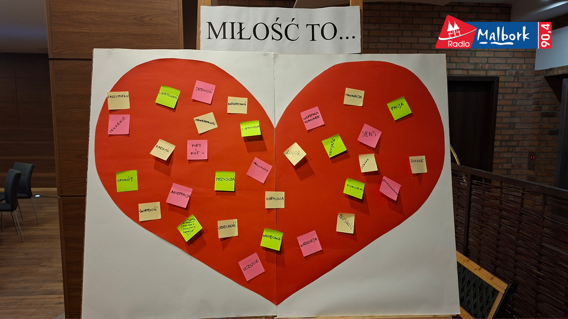 🎧Posłuchaj: „Kalejdoskop Miłości” – relacja z wyjątkowego wieczoru w Szkole Łacińskiej! 🎧Posłuchaj: „Kalejdoskop Miłości” – relacja z wyjątkowego wieczoru w Szkole Łacińskiej!