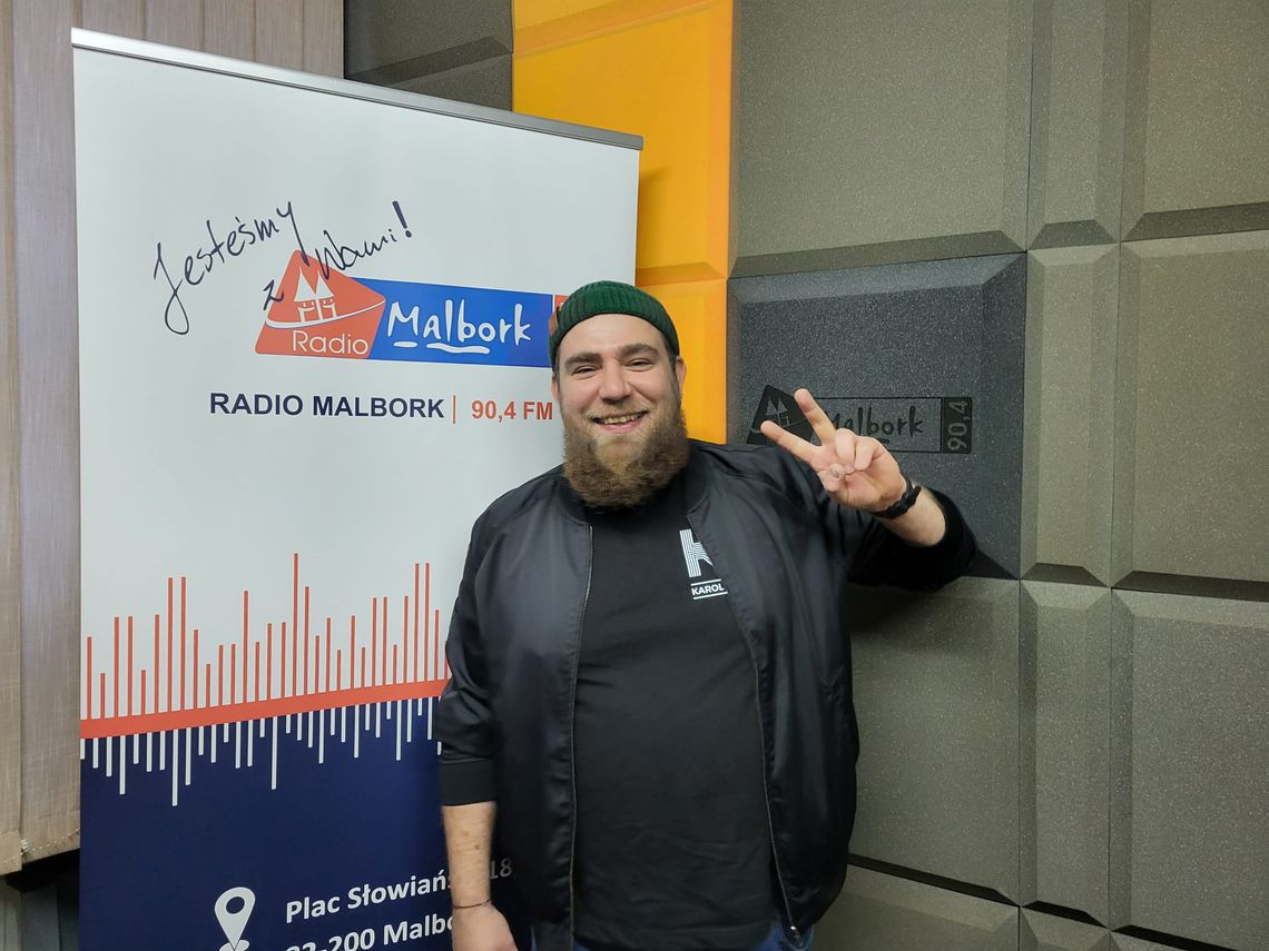 🎧Posłuchaj: Karol Olszewski gościem Radia Malbork – "Po co Ci lepiej", czyli o pierwszym solowym utworze wokalisty. 🎧Posłuchaj: Karol Olszewski gościem Radia Malbork – "Po co Ci lepiej", czyli o pierwszym solowym utworze wokalisty.