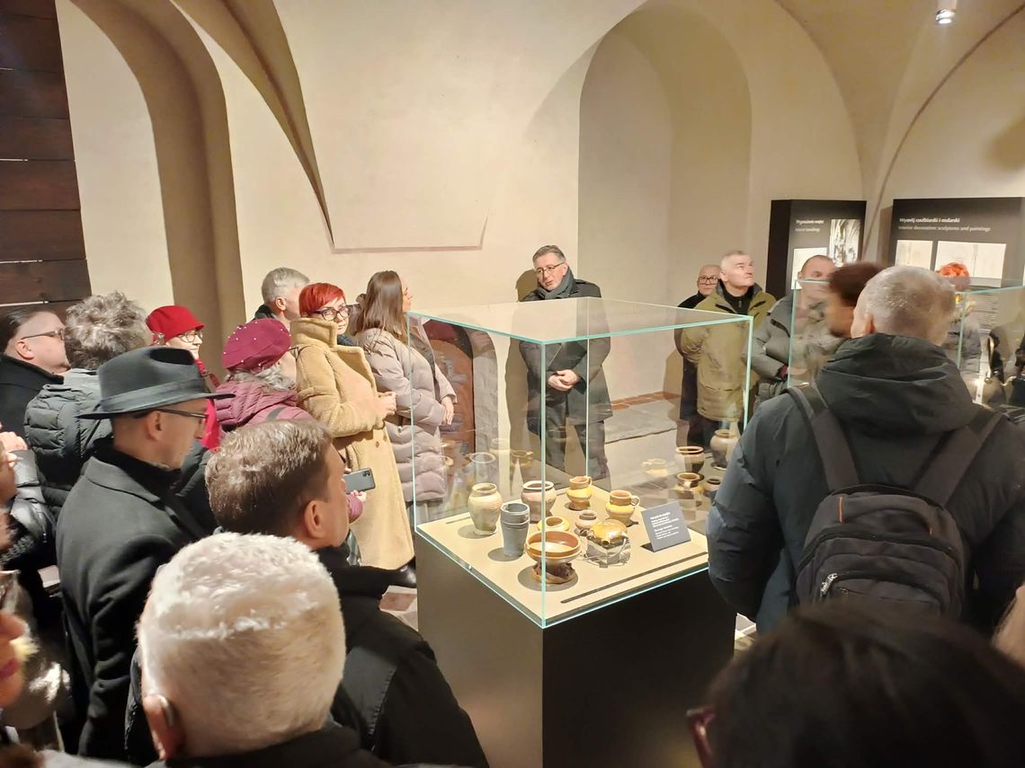 馃帶Pos艂uchaj: Komnaty Dostojnik贸w Krzy偶ackich ju偶 dost臋pne dla zwiedzaj膮cych. 馃帶Pos艂uchaj: Komnaty Dostojnik贸w Krzy偶ackich ju偶 dost臋pne dla zwiedzaj膮cych.