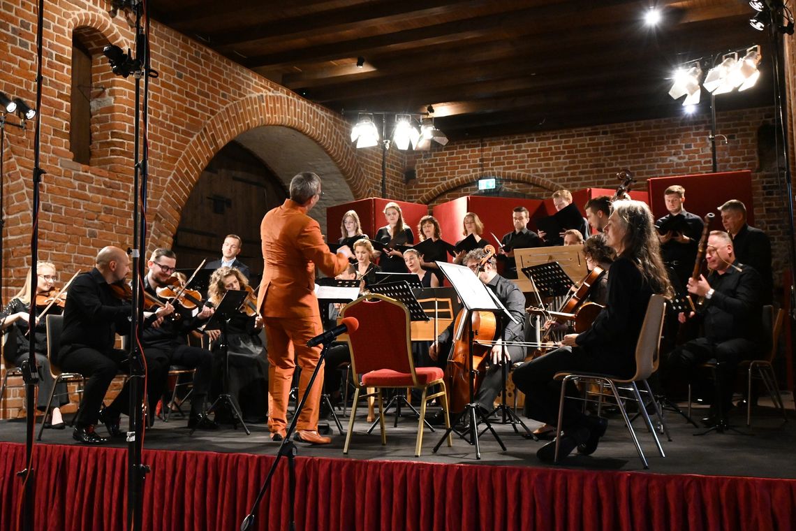 🎧Posłuchaj: Koncert w przyziemiu Karwanu rozpoczął cykl „Amor Artis”.
