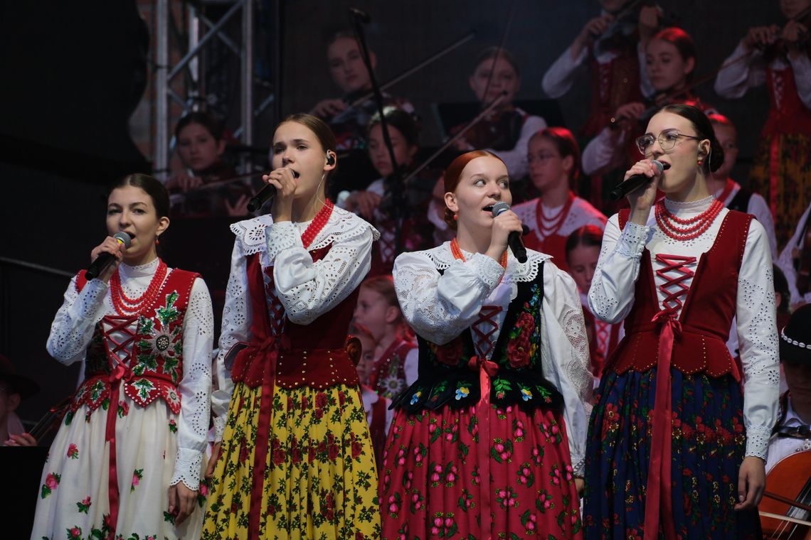 🎧Posłuchaj: Mała Armia Janosika wystąpiła w Malborku. Góralski koncert zgromadził tłumy.