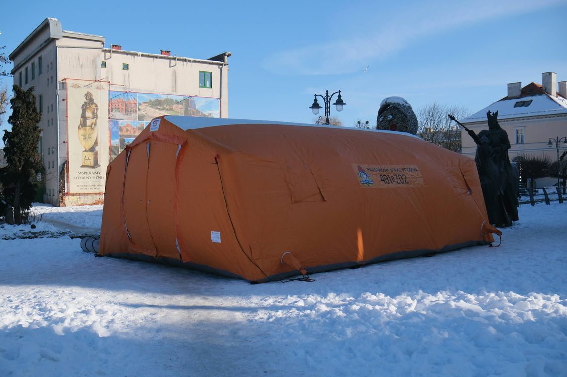 🎧Posłuchaj: Ogrzewany namiot na placu Kazimierza Jagiellończyka. Malbork pomaga w czasie mrozów!