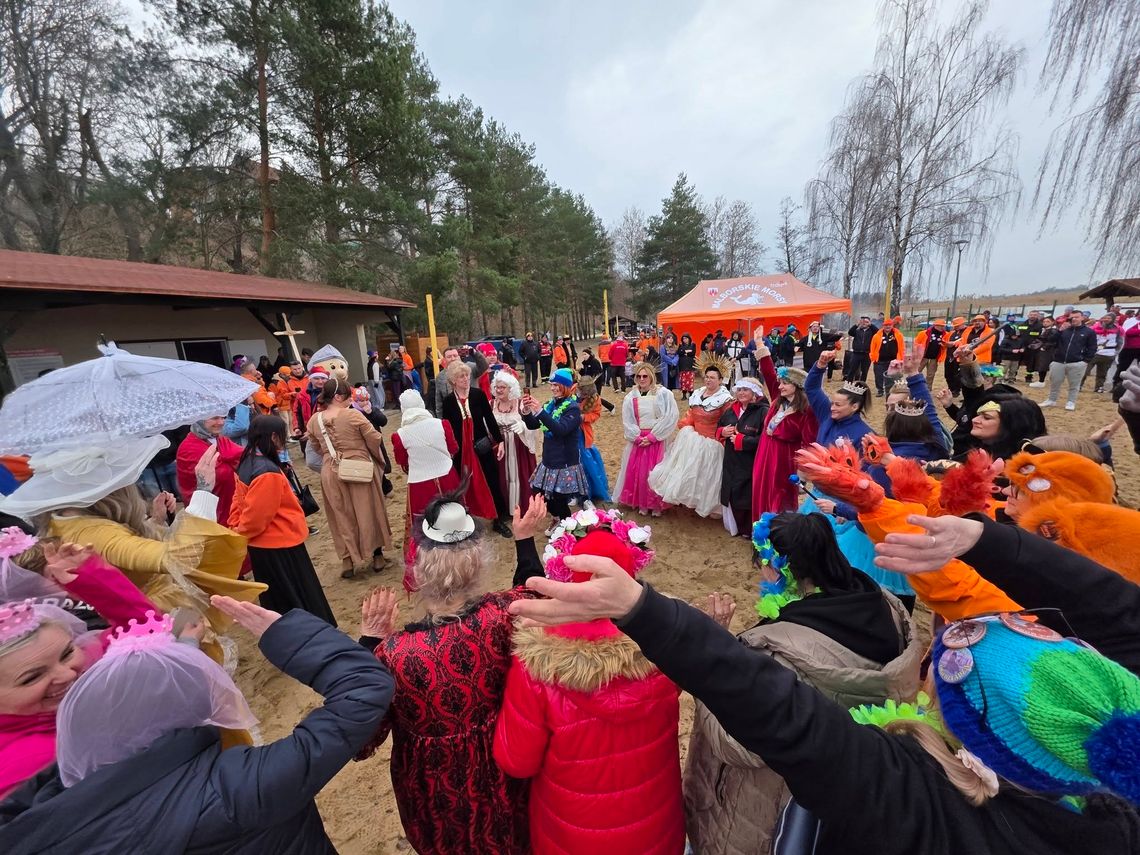 🎧Posłuchaj: Rycerska przygoda morsów w Malborku. Integracja, zabawa i pomoc potrzebującym. 🎧Posłuchaj: Rycerska przygoda morsów w Malborku. Integracja, zabawa i pomoc potrzebującym.