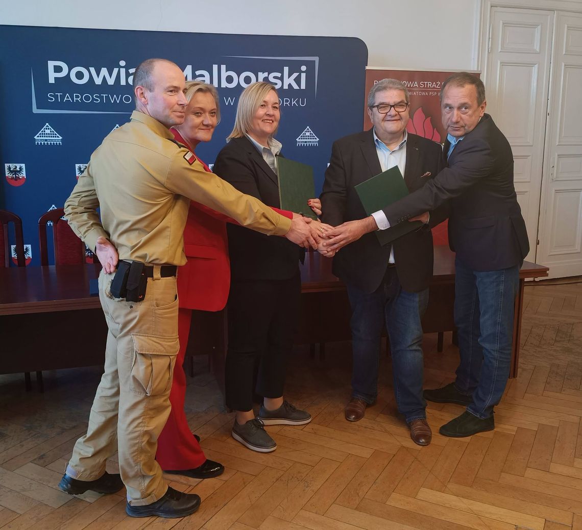 🎧Posłuchaj: Słoneczne dachy w Malborku. 120 tys. zł dofinansowania na fotowoltaikę dla strażaków.