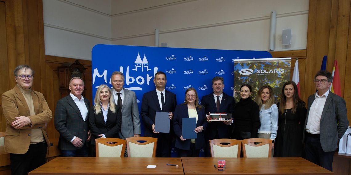 🎧Posłuchaj: Spółka MZK podpisała umowę z Solarisem na zakup czterech autobusów elektrycznych. 🎧Posłuchaj: Spółka MZK podpisała umowę z Solarisem na zakup czterech autobusów elektrycznych.