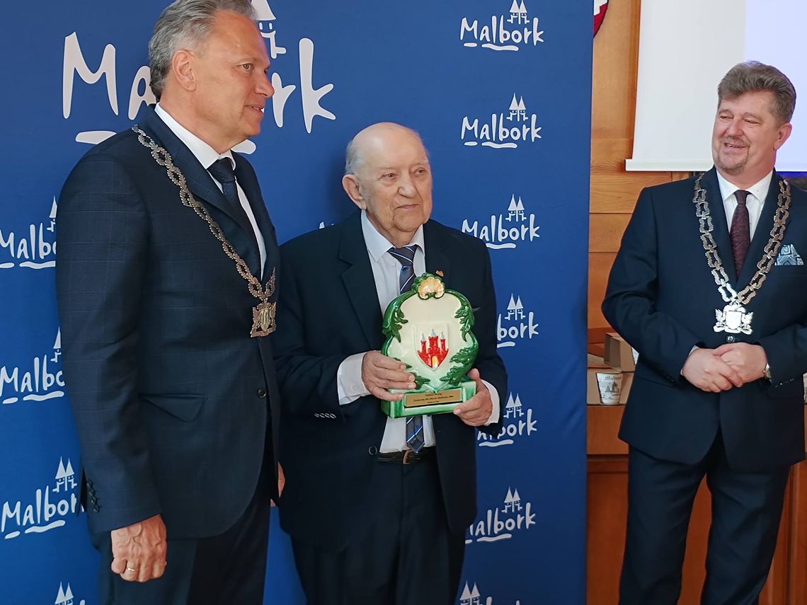 🎧Posłuchaj:  Spotkanie z Zasłużonymi dla Malborka. Szczególne wyróżnienie dla Tadeusza Woźnego.