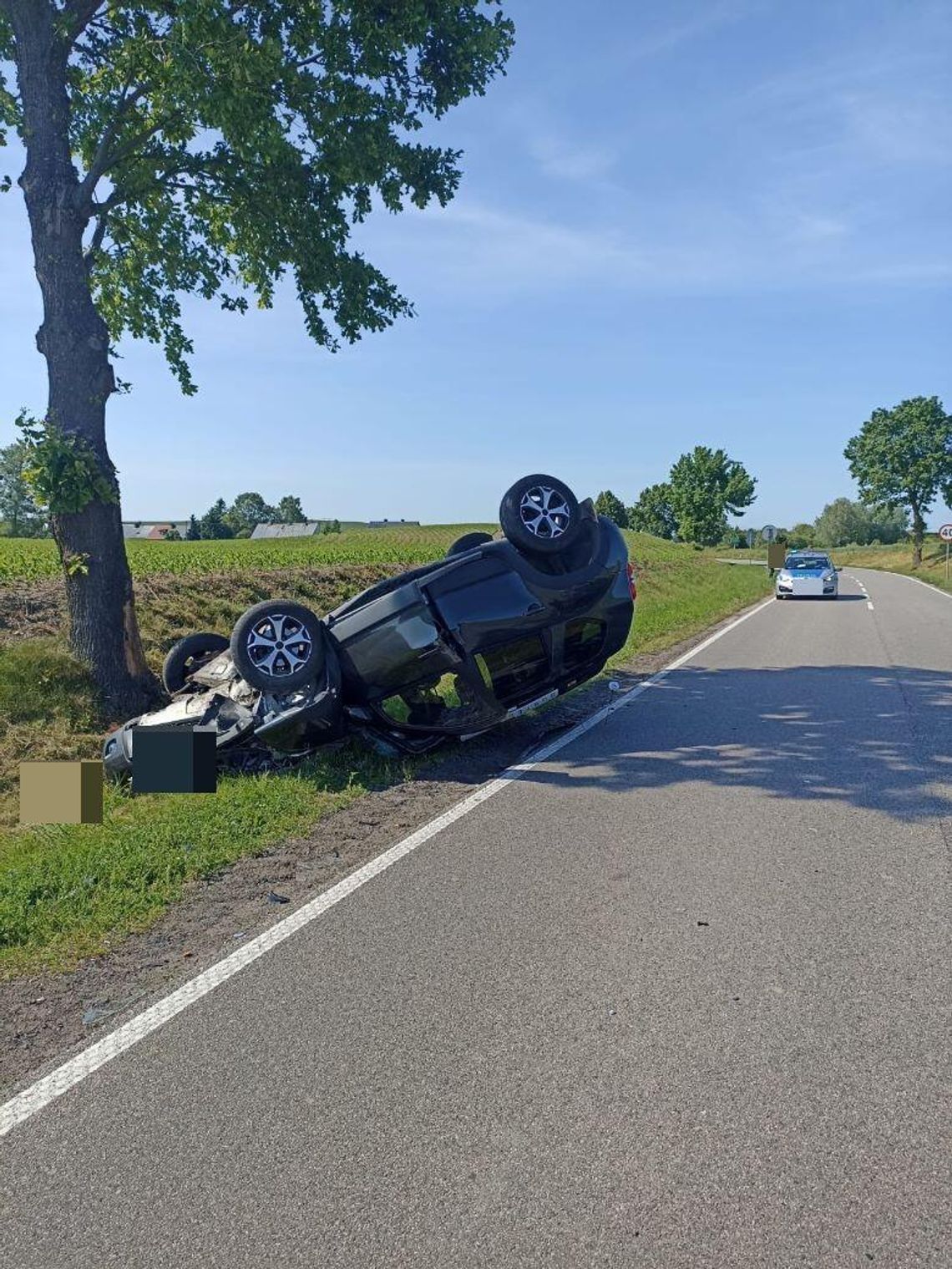Powiat sztumski. Zasłabnięcie kierowcy przyczyną wypadku – pojazd uderzył w drzewo.