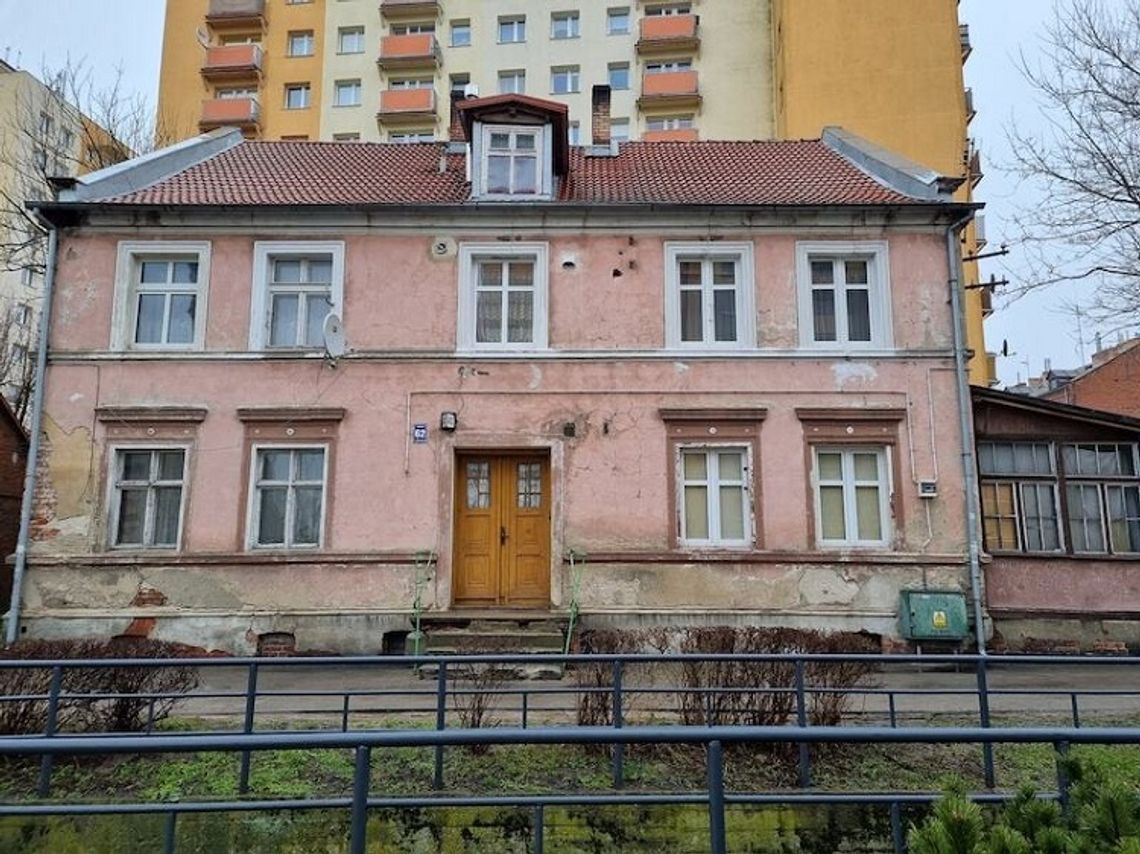 Prace rewitalizacyjne budynków przy ul. Orzeszkowej i Mickiewicza w Malborku.