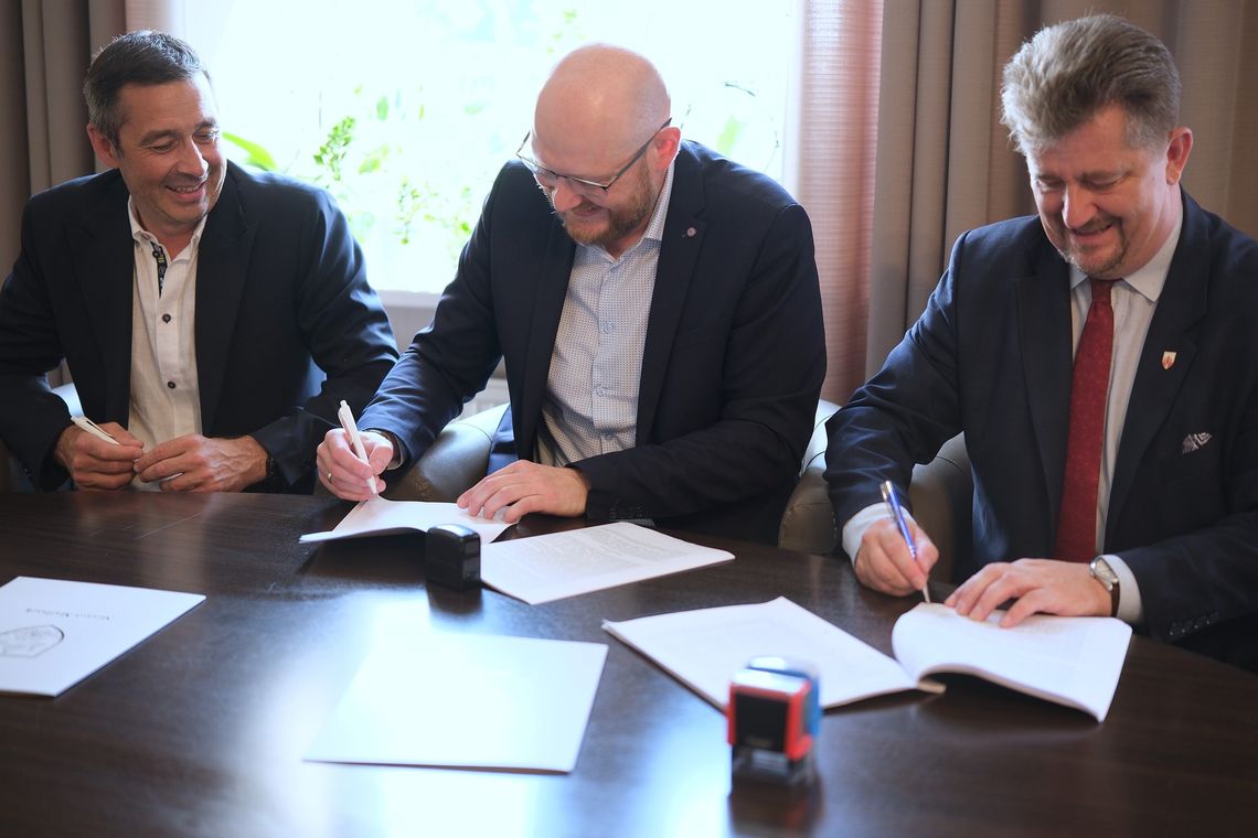 Remont Starego Miasta coraz bliżej - podpisanie umowy w Urzędzie Miasta Malborka