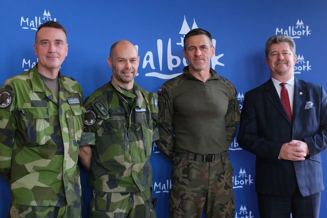 Spotkanie Burmistrza Malborka z dowództwem szwedzkich sił powietrznych stacjonujących w ramach misji NATO.