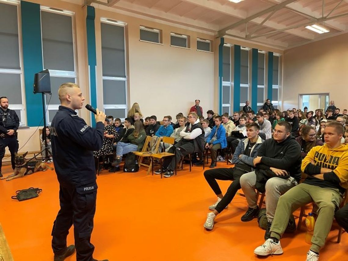 Spotkanie profilaktyczne z uczniami Zespołu Szkół w Barlewiczkach.