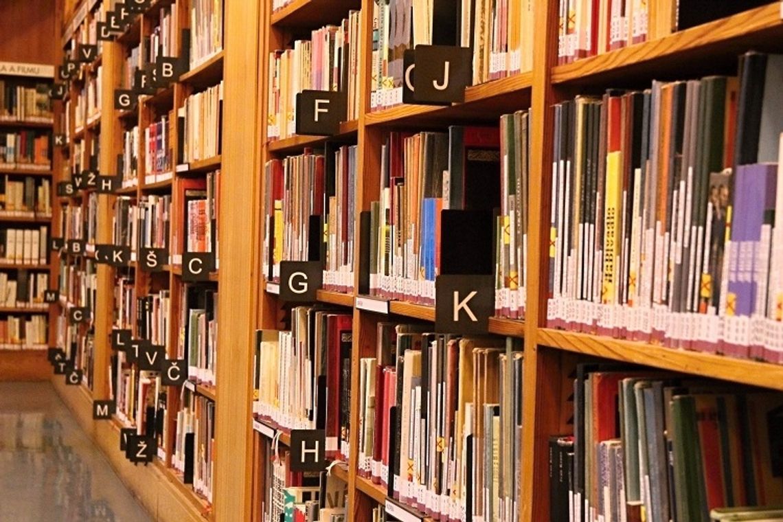 Stare Pole. Zamów książki przez telefon. Nowe zasady funkcjonowania Gminnej Biblioteki Publicznej.