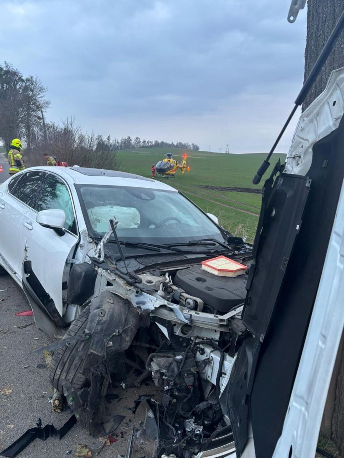 Sztumscy policjanci wyjaśniają okoliczności wypadku i apelują o stosowanie się do przepisów.