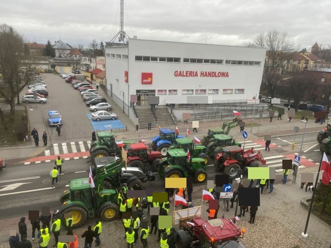 Sztumscy policjanci zabezpieczali protest rolników.