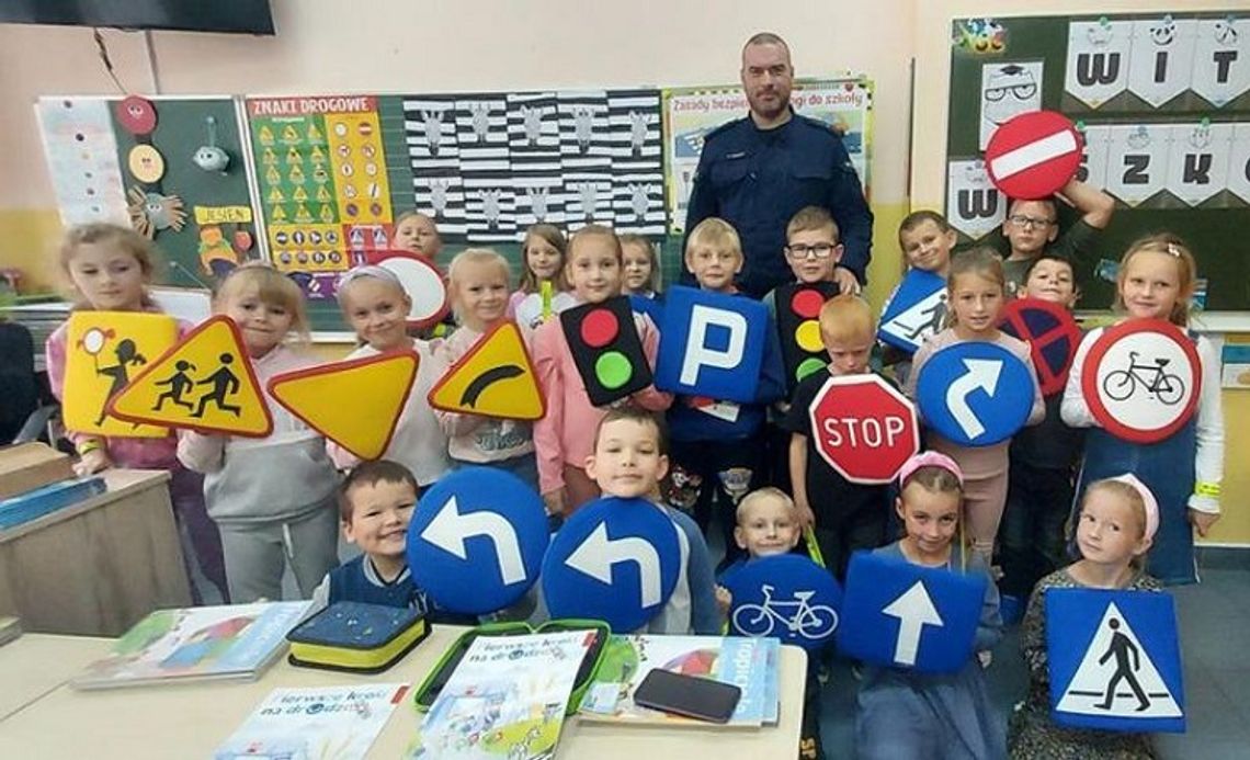 „Uczę się bezpieczeństwa”. Spotkanie malborskich policjantów z uczniami w Starym Polu.