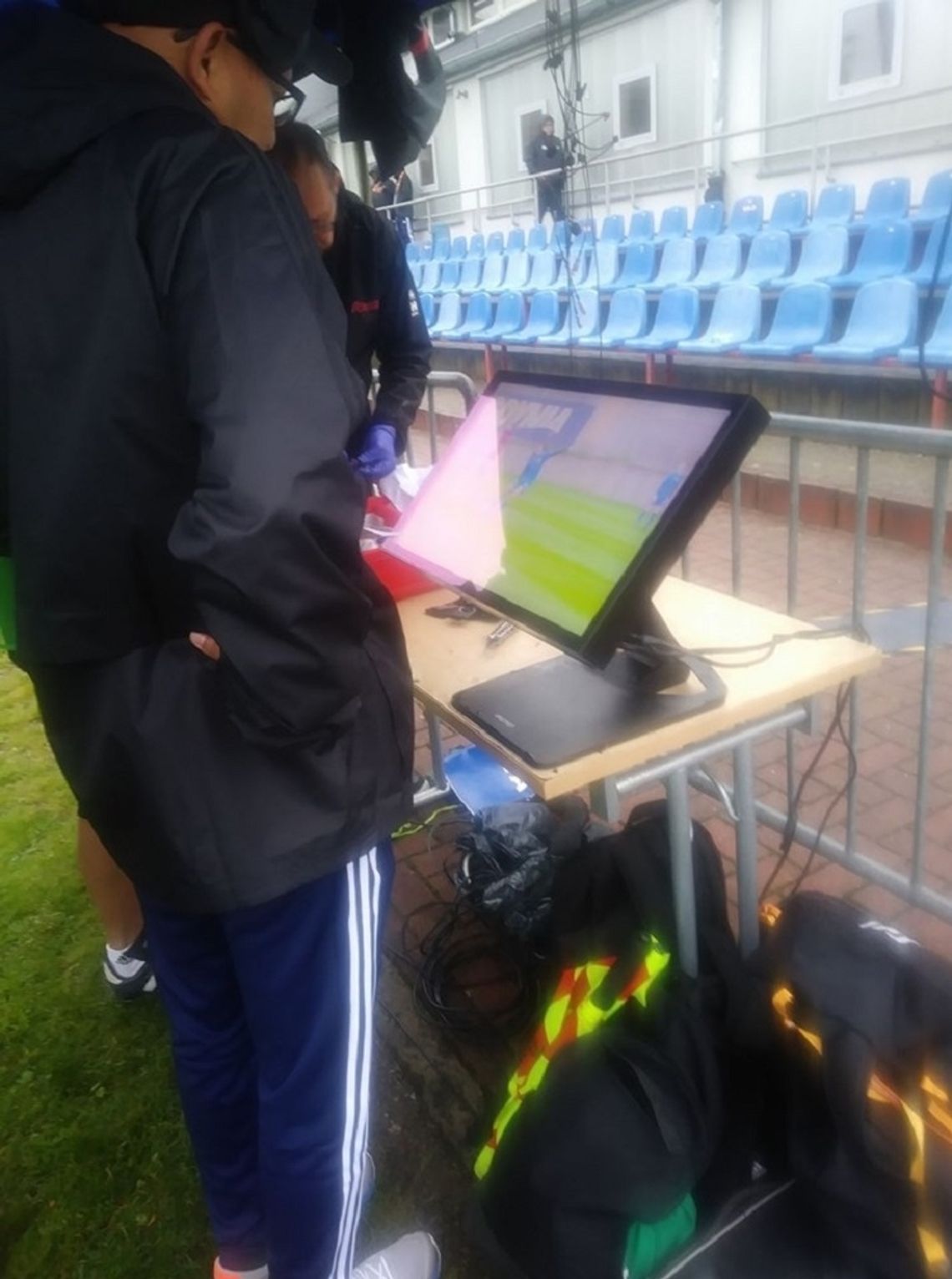 Uczniowie malborskiej SMS uczyli się piłkarskiego arbitrażu i pracy z systemem VAR.