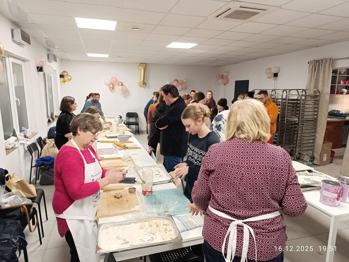 Ulepiono blisko 15 tysięcy pierogów. Mieszkańcy Malborka wspierają 7- letnią Zosię. Ulepiono blisko 15 tysięcy pierogów. Mieszkańcy Malborka wspierają 7- letnią Zosię.