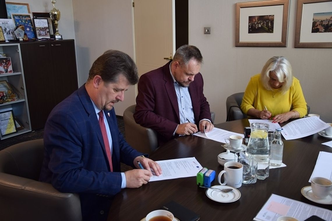 Umowa na zagospodarowanie malborskich bulwarów nad Nogatem podpisana.