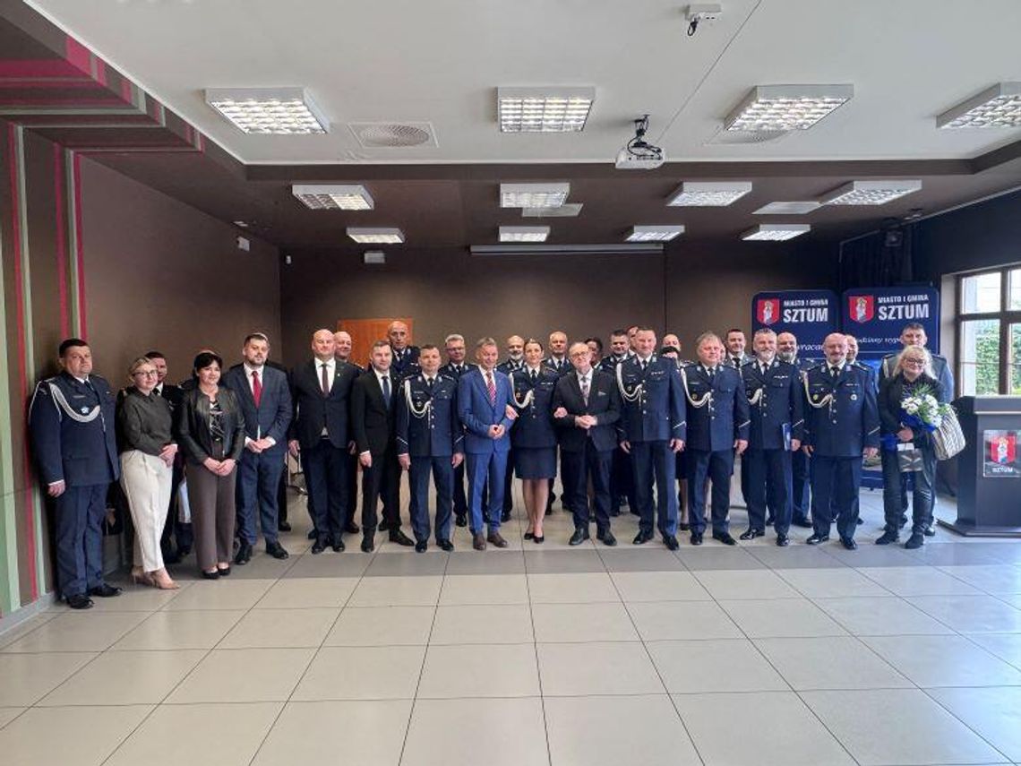 Uroczysta zbiórka sztumskich policjantów. Uroczysta zbiórka sztumskich policjantów.