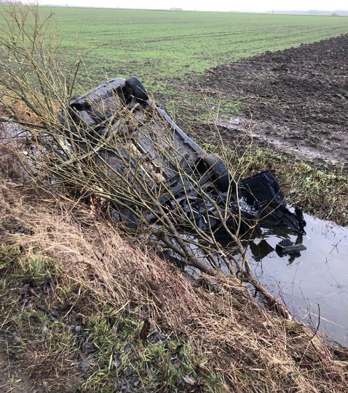 UWAGA NA ZMIENNE WARUNKI ATMOSFERYCZNE! Malborscy policjanci apelują o rozwagę na drodze. 