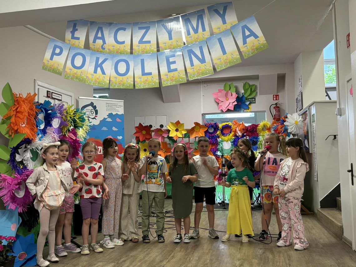 W Szkole Podstawowej Nr 6 w Malborku odbył się festyn pod hasłem „Łączymy pokolenia”.