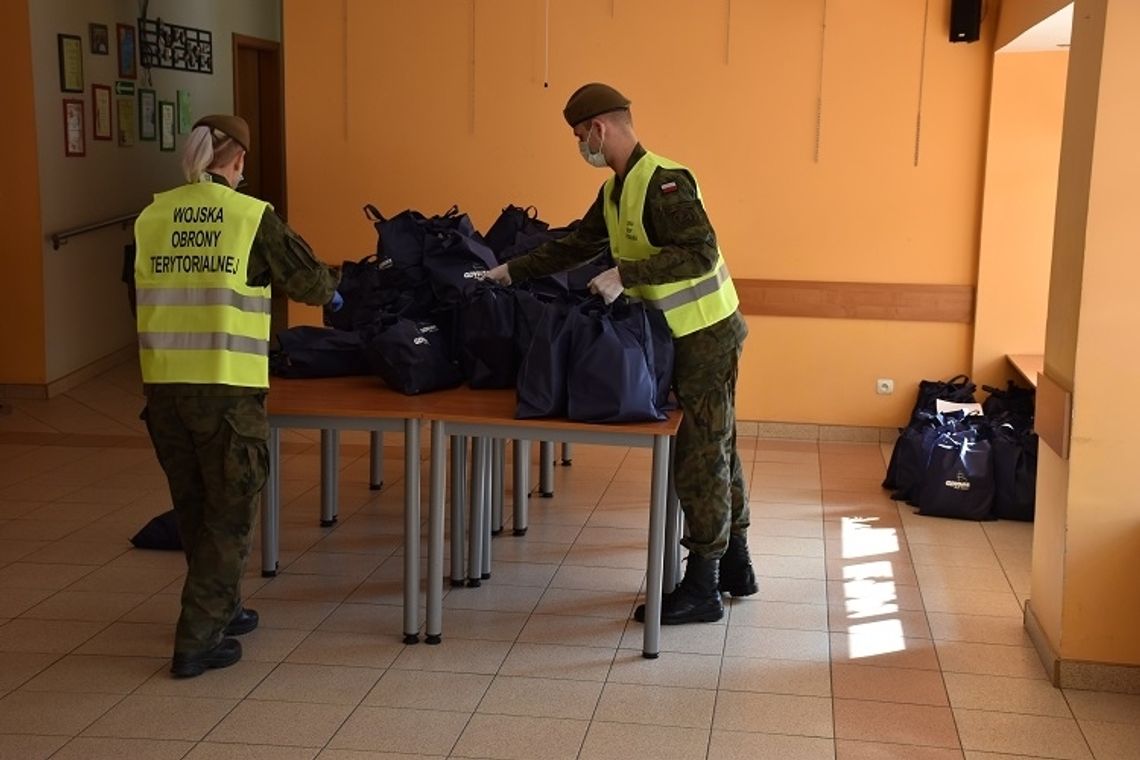 Wielkanoc w czasach epidemii. 7 PBOT i Urząd Miasta w Gdyni pamiętają o samotnych i potrzebujących.