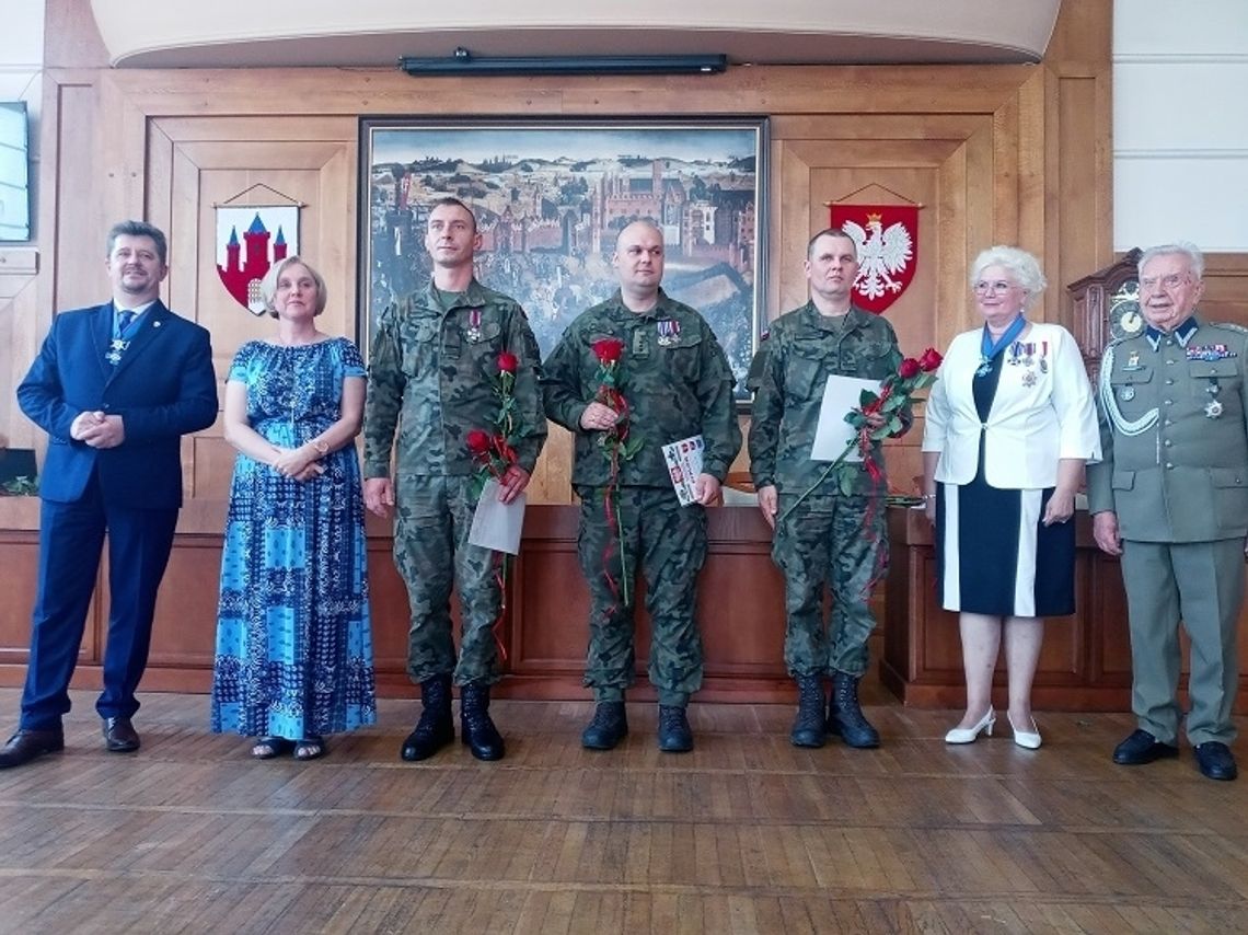 Wspólne działania Przewodniczącej Malborskiej Rady Seniorów z żołnierzami 7 PBOT
