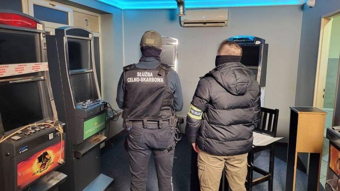 Wspólne działania sztumskich policjantow z  funkcjonariuszami Pomorskiego Urzędu Celno-Skarbowego,
