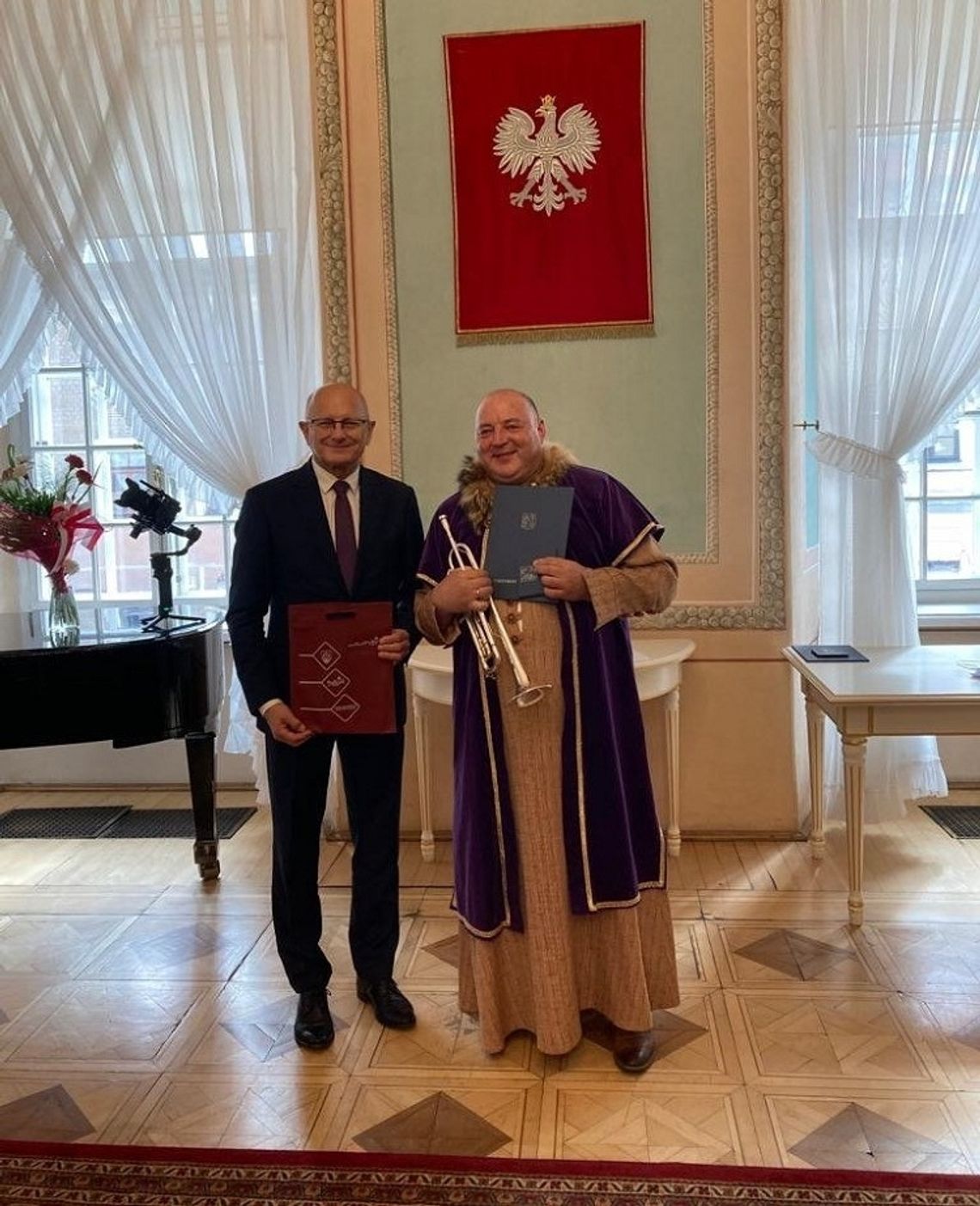XXVIII Ogólnopolski Przegląd Hejnałów Miejskich. Andrzej Pałka grający hejnał Malborka nagrodzony Medalem Prezydenta Miasta Lublin.