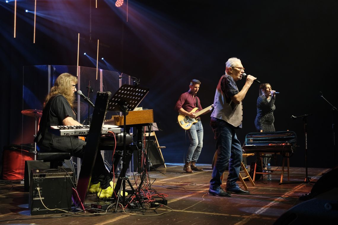 XXXIII Festiwal Boże Narodzenie w Sztuce w Malborku. W ZSP nr 1 odbył się koncert "Skaldowie Rodzinnie".