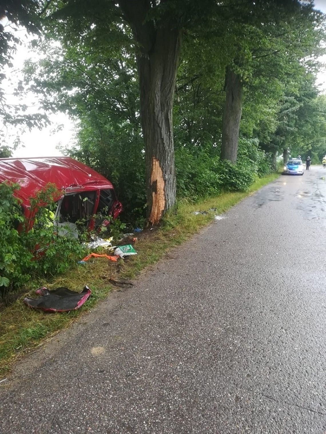 Zdarzenie drogowe w miejscowości Nowiec. Dwie osoby poszkodowane.