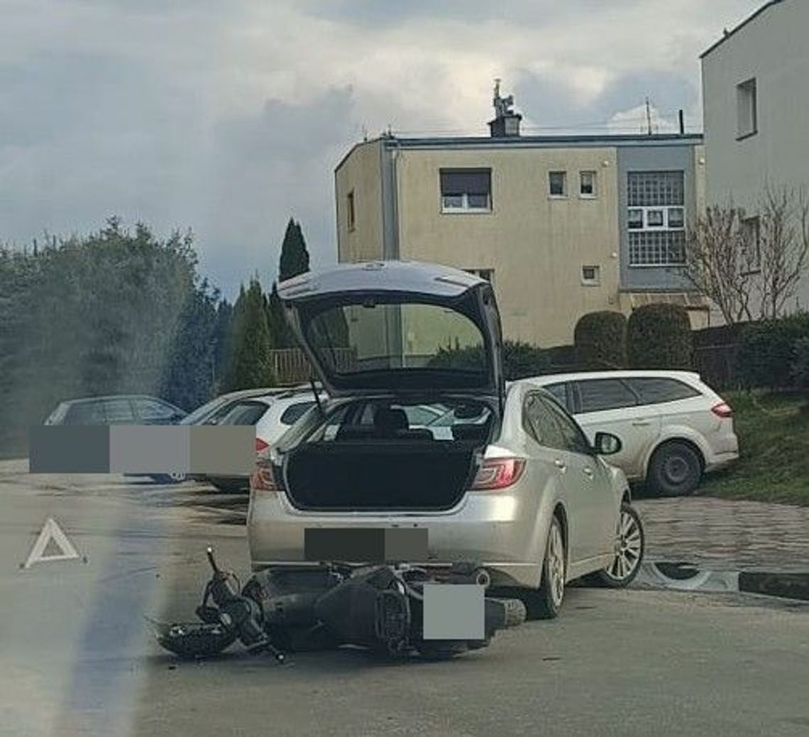 Czernin. Zderzenie auta ze skuterem.