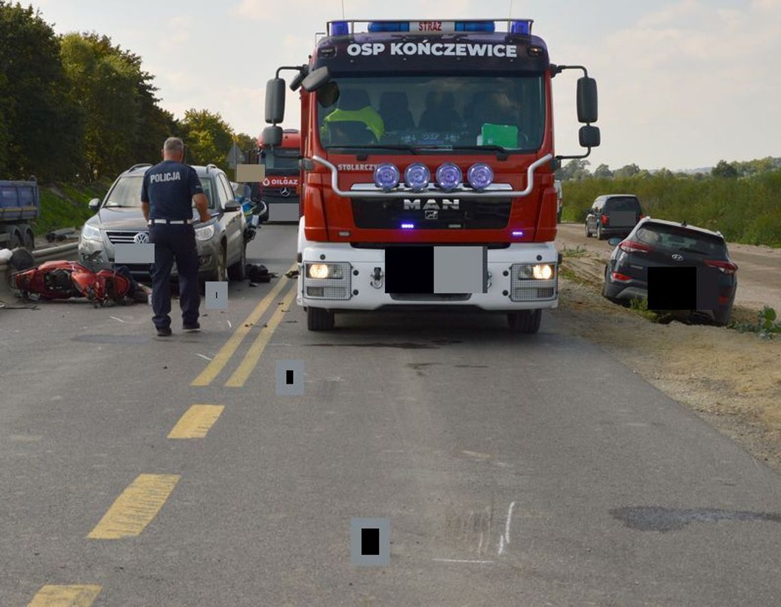 Zderzenie skutera z osobówką na remontowanym odcinku drogi krajowej nr 22. Policja apeluje o ostrożność!