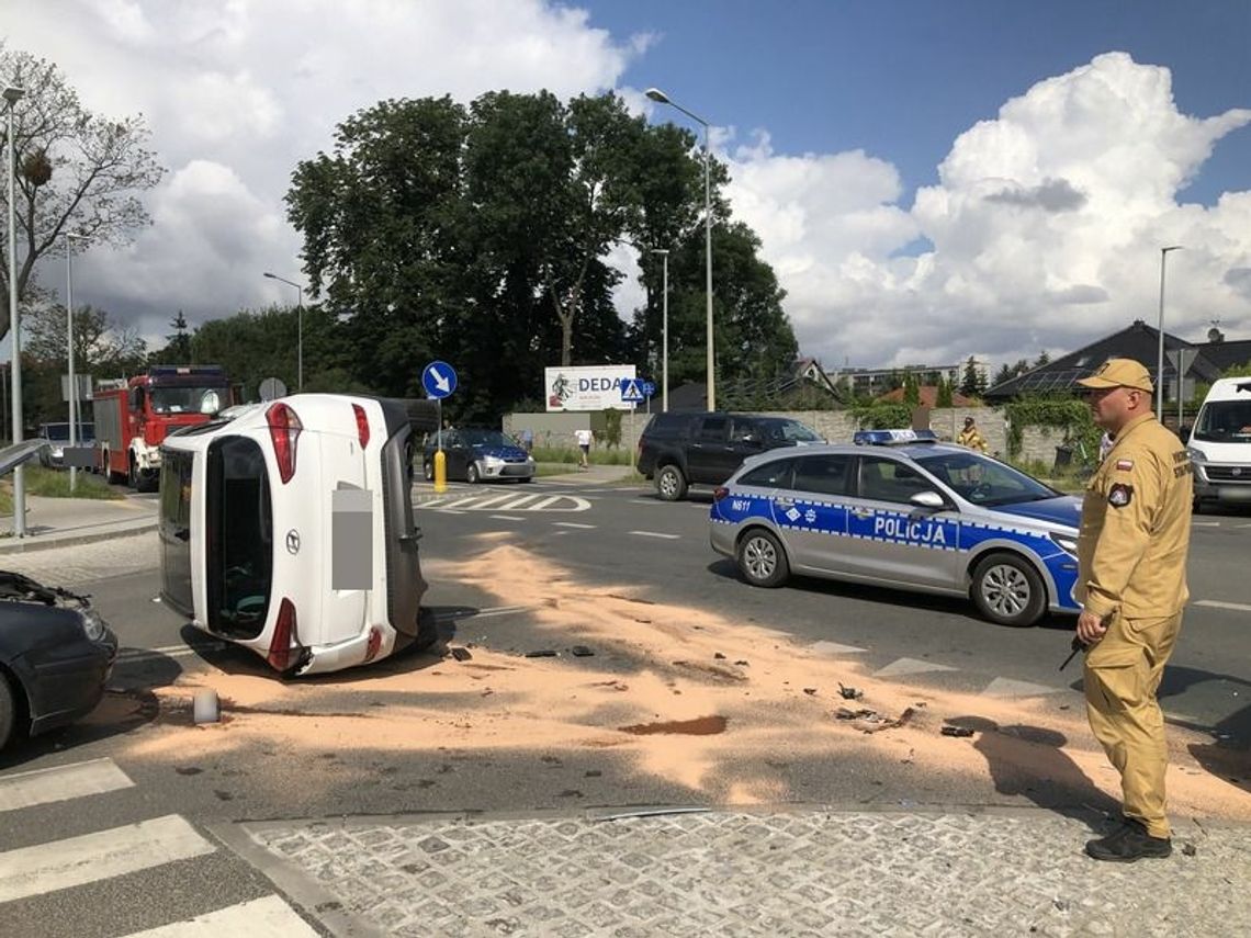 Zderzenie trzech aut na ul. Wojska Polskiego i Dąbrowskiego w Malborku