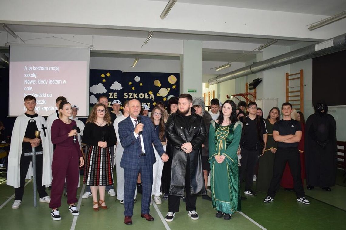 „Ze szkołą przez wieki” – Dzień Edukacji Narodowej w Technikum nr 3 w Malborku. „Ze szkołą przez wieki” – Dzień Edukacji Narodowej w Technikum nr 3 w Malborku.